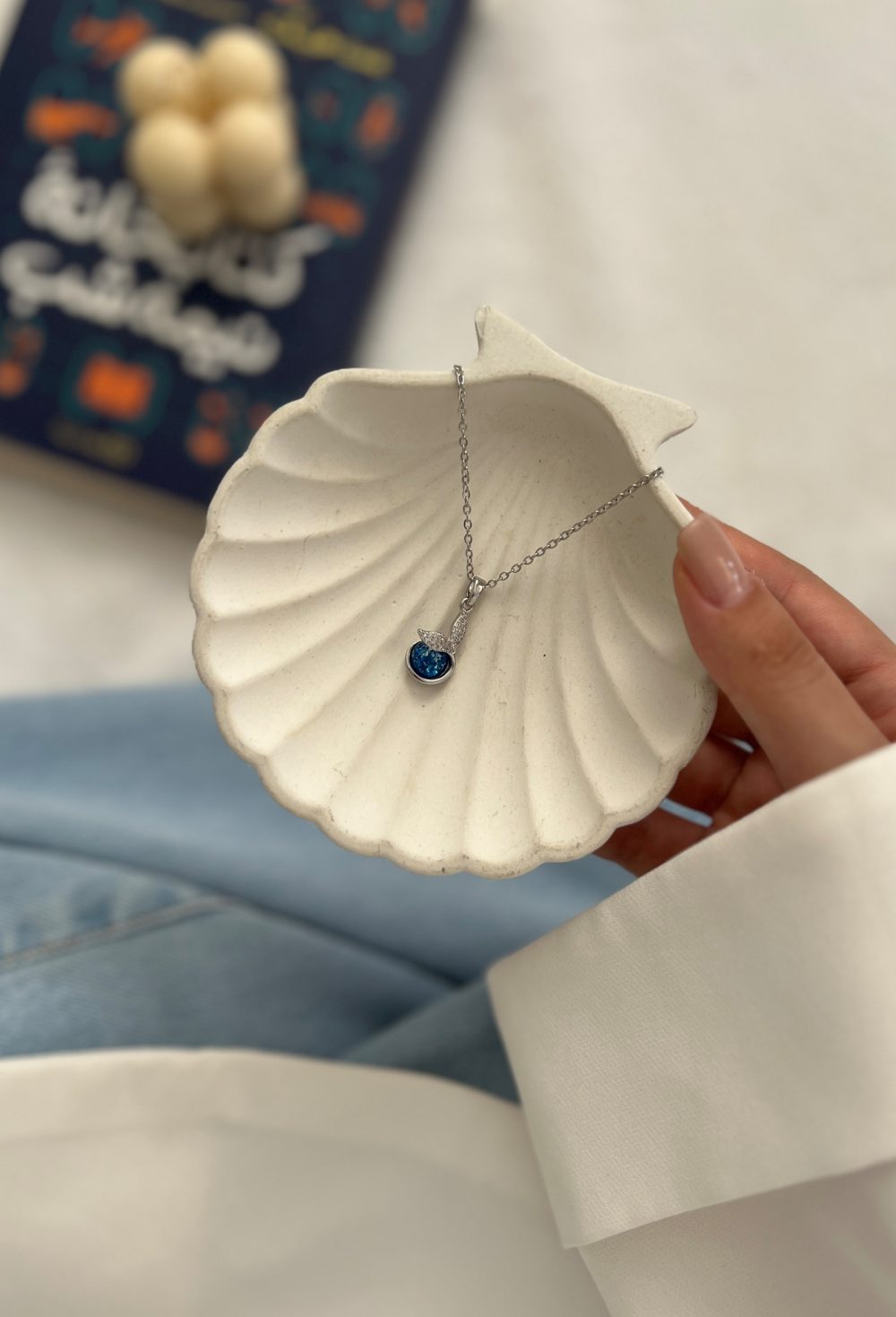 گردنبند دم وال